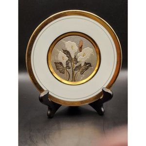 Chokin Plate 6" D 24kt Gold Rims White Rose Lilies Metal Engraving Stand EUC